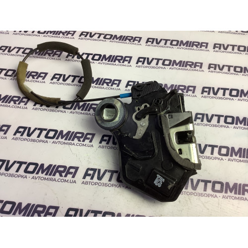 Замок дверки задньої лівої 2 контакта Toyota Avensis T25 2003-2008 6906002111