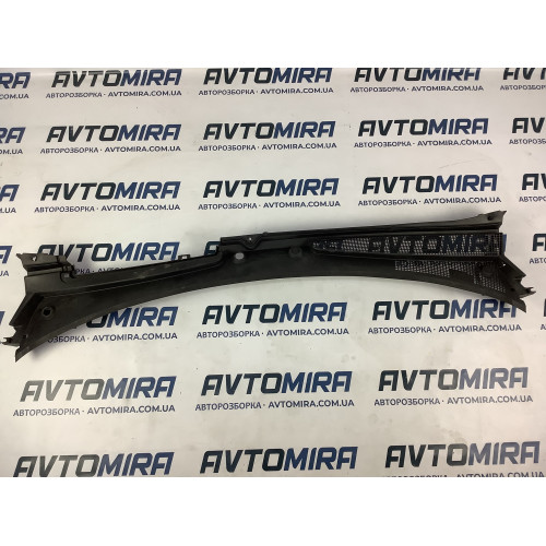 Пластик под лобовое стекло Renault Kangoo 2008-2016 8200439131