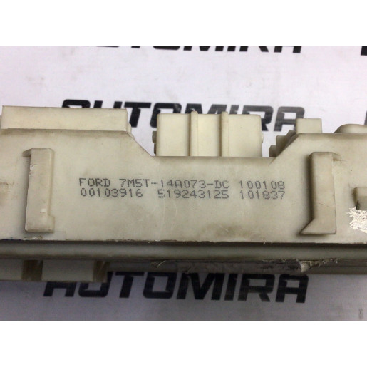 Блок запобіжників  Ford Focus 2 2005- 7M5T14A073CD