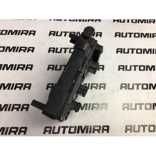Блок запобіжників Citroen Berlingo 2003-2008 9650618480