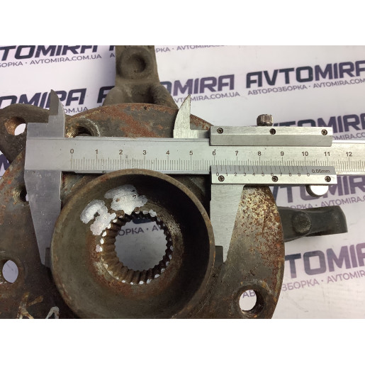 Поворотный кулак (цапфа) передний левый 27 зубов Renault Kangoo 2008-2012 8200755585