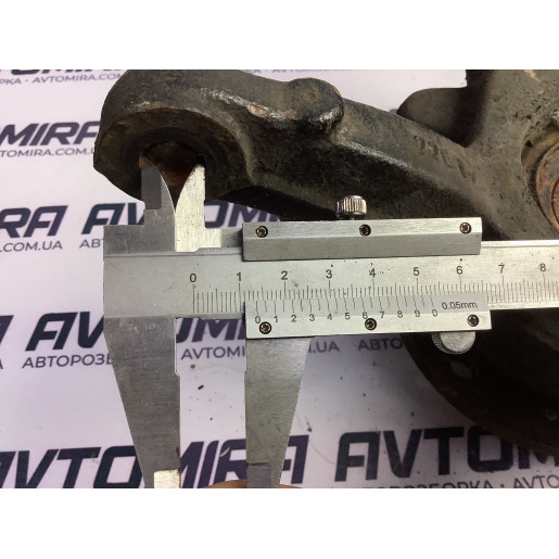 Поворотный кулак (цапфа) передний левый 27 зубов Renault Kangoo 2008-2012 8200755585