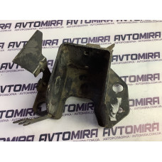 Кронштейн задньої балки лівий Renault Kangoo 2008-2016 8200380958