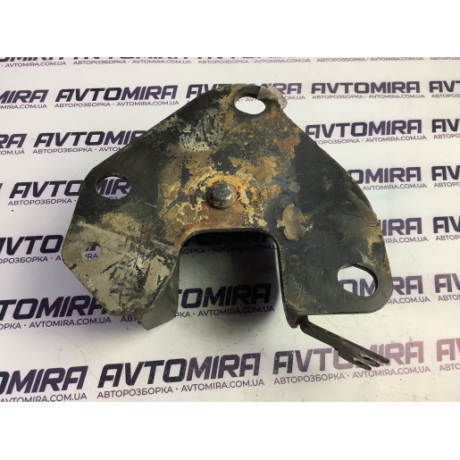 Кронштейн задньої балки лівий Renault Kangoo 2008-2016 8200380958