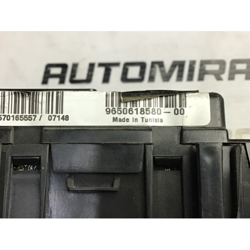 Блок запобіжників Citroen Berlingo 2003-2008 9650618580