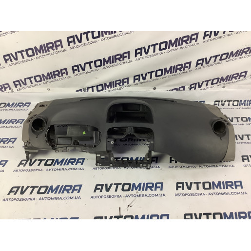 Панель передня (торпедо) Renault Kangoo 2008-2016 8200587060