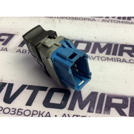 Кнопка стеклоподъемника Renault Kangoo 2008-2016 8200548968