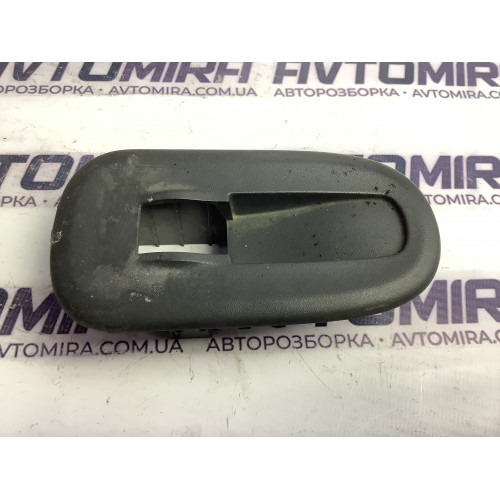Накладка кнопки стеклоподъемника Renault Kangoo 2008-2016 8200548968