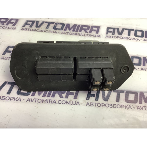 Контакти боковой правой сдвижной двери Renault Kangoo 2008-2016 8200428700