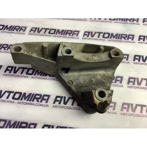 Кронштейн мотора Renault Kangoo 2008-2016 8200437464