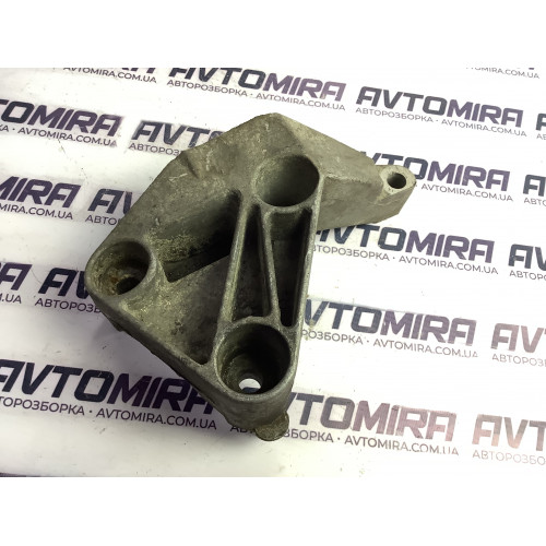 Кронштейн мотора Renault Kangoo 2008-2016 8200437464