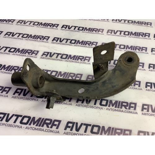 Кронштейн крепления подрамника правый Renault Kangoo 2008-2012 8200587029