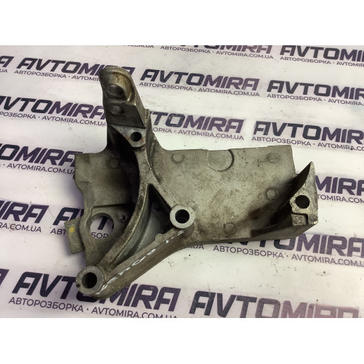 Кронштейн кріплення ТНВД Renault Kangoo 2008-2016 8200101196