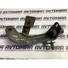 Кронштейн крепления подрамника левый Renault Kangoo 2008-2012 8200587025