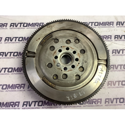 Демпферний маховик астра Opel Astra J 1.7CDTI A17DTJ 55565893