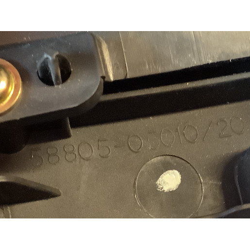 Накладка центральної консолі Toyota Avensis T25 2003-2008 5880505010
