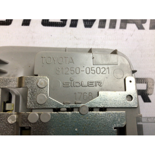 Плафон освещения салона задний Toyota Avensis T25 2003-2008 8125005021