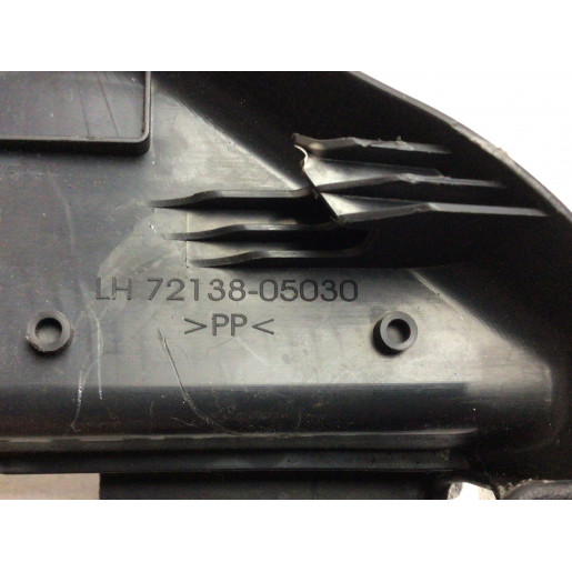 Крышка петли сиденья Toyota Avensis T25 2003-2008 7213705030