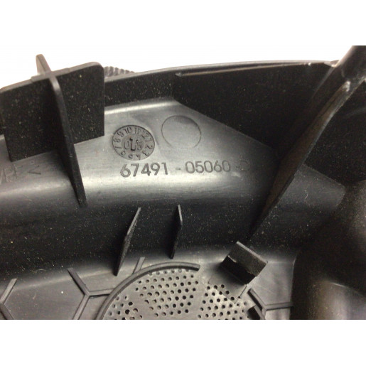 Декоративная накладка двери правой (уголок с динамиком) Toyota Avensis T25 2003-2008 6749105060