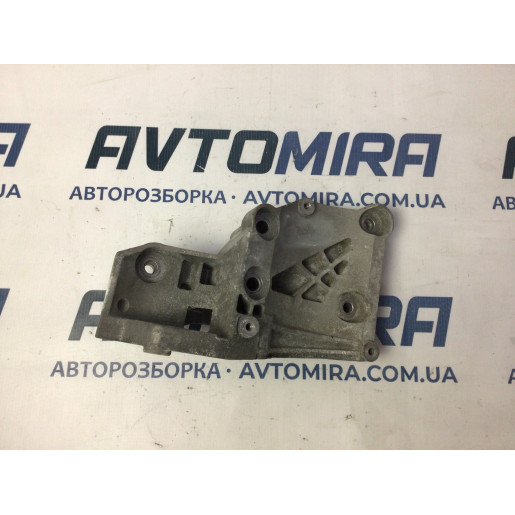 Кронштейн компрессора кондиционера Opel Insignia 2008-2013 55582510