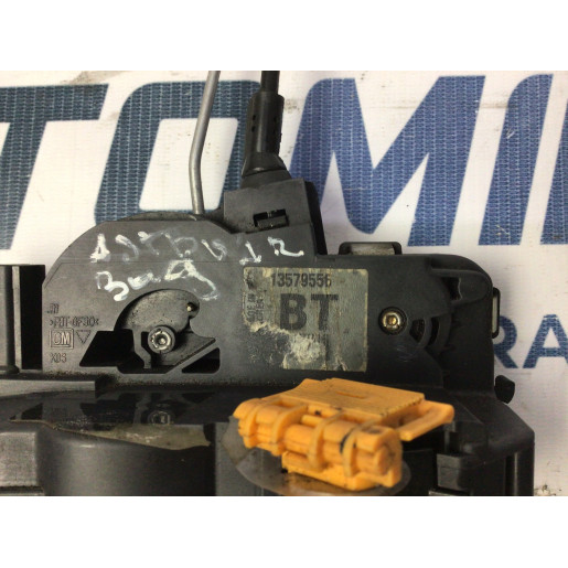 Замок задней правой двери Opel Astra J 2009- 13579556