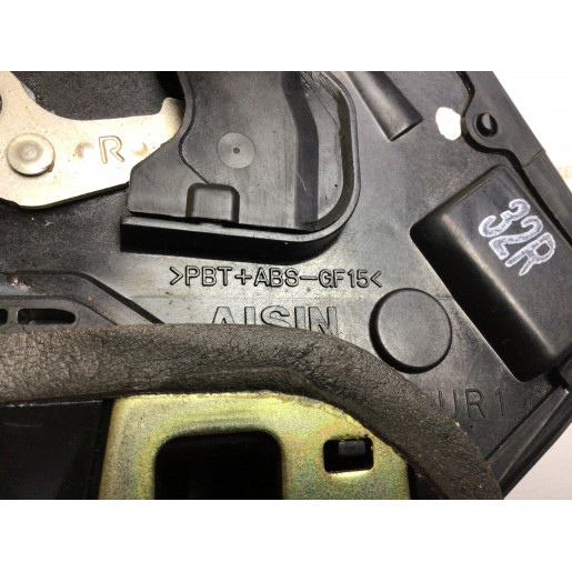 Замок двери задней правой 2 контактов Toyota Avensis T25 2003-2008 6905002111