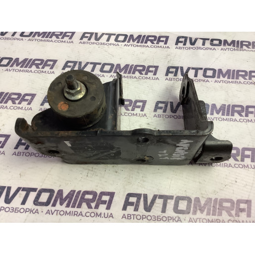 Кронштейн КПП Toyota Avensis T25 2003-2008 1232526010
