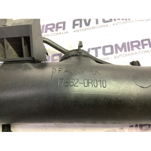 Патрубок інтеркулера Toyota Avensis T25 2003-2008 173620R011