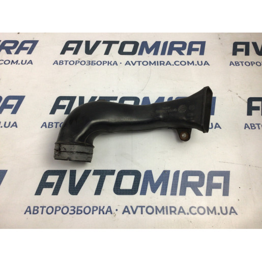 Патрубок повітряного фільтра Toyota Avensis T25 2003-2008 177510R010