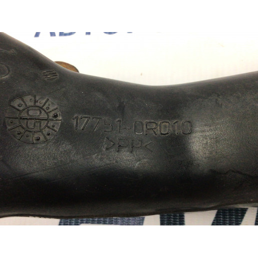 Патрубок повітряного фільтра Toyota Avensis T25 2003-2008 177510R010