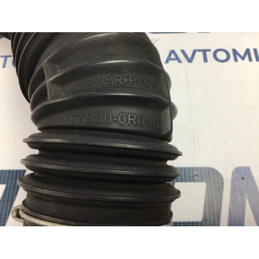Патрубок воздушного фильтра Toyota Avensis T25 2003-2008 178800R010
