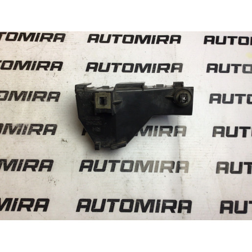 Кронштейн заднього бампера правий Toyota Avensis T25 2003-2008 5256205020