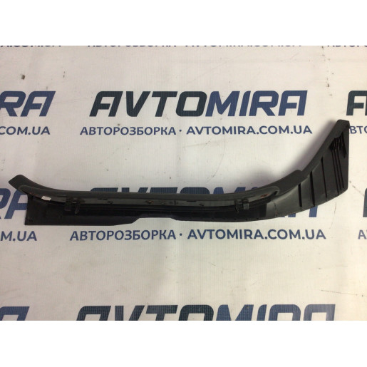 Накладка порога внутрішня заднього лівого Toyota Avensis T25 2003-2008 6791805050
