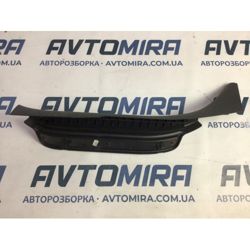 Накладка порога внутренняя заднего правого Toyota Avensis T25 2003-2008 6791705050