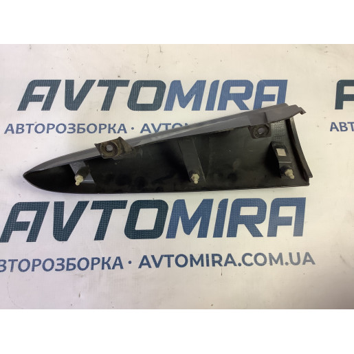 Накладка фонаря заднего правого (катафот)  Renault Kangoo 2008-2016 8200499015
