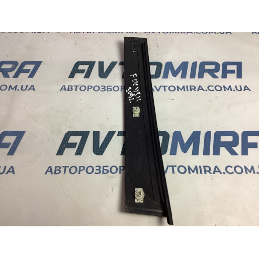 Накладка дверей задніх лівих Ford Focus 2 2008- Hatchback 4M51A254A41