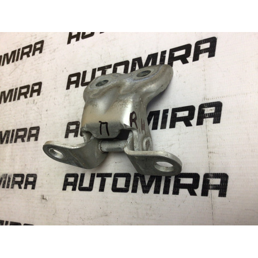 Петля передней двери правая нижняя Toyota Avensis T25 2003-2008 687300D010