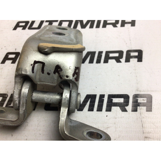 Петля двери передней правой верхняя Toyota Avensis T25 2003-2008 687100D010