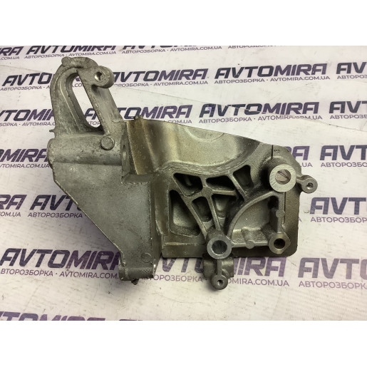 Кронштейн двигуна лівий Ford Focus 2 1.6Ti 2005- 1N1G6F001A