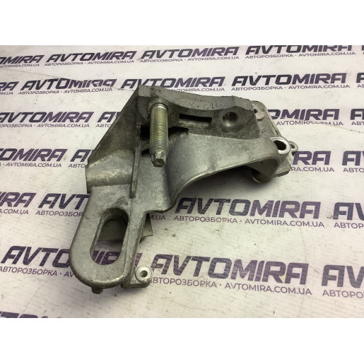 Кронштейн двигуна лівий Ford Focus 2 1.6Ti 2005- 1N1G6F001A