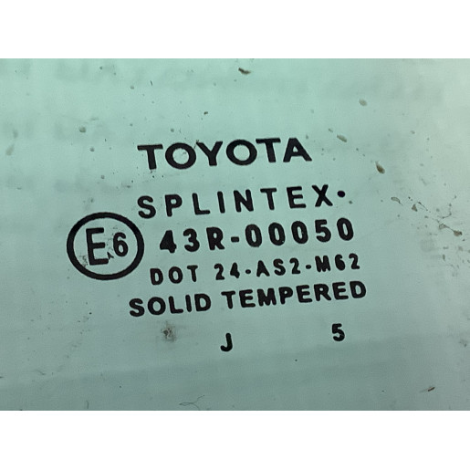 Стекло двери передней левой Toyota Avensis T25 2003-2008 6810205030