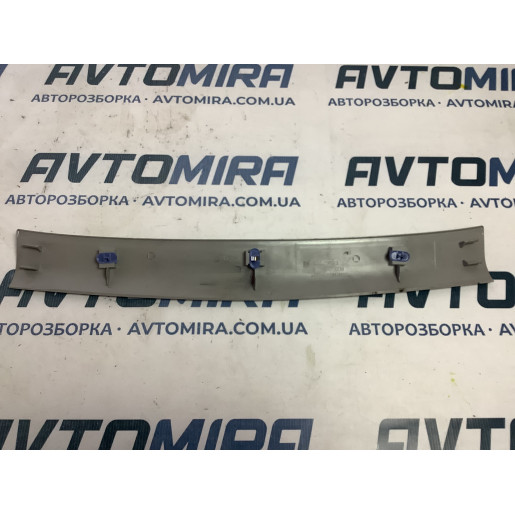 Обшивка дверки багажника верхня Опель Астра Opel Astra H (2007-2010) 13129683