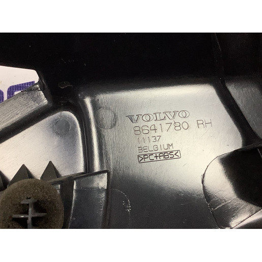 Пластик накладки стойки права 8641780RH Вольво Volvo V50 2004-2012