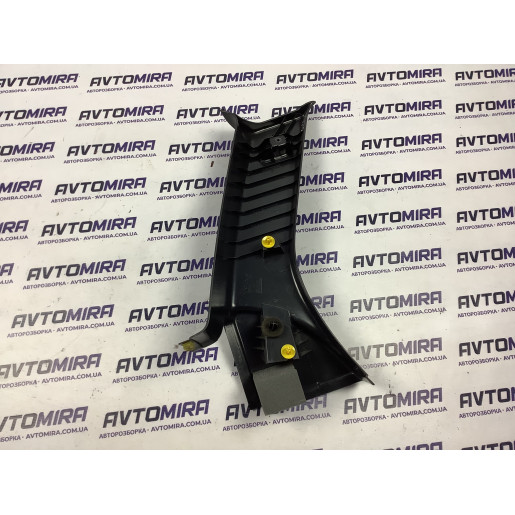 Пластик накладки стойки права 8641780RH Вольво Volvo V50 2004-2012