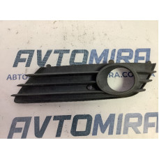 Решітка лівої протитуманної фари Opel Astra H 2004-2010 13126025