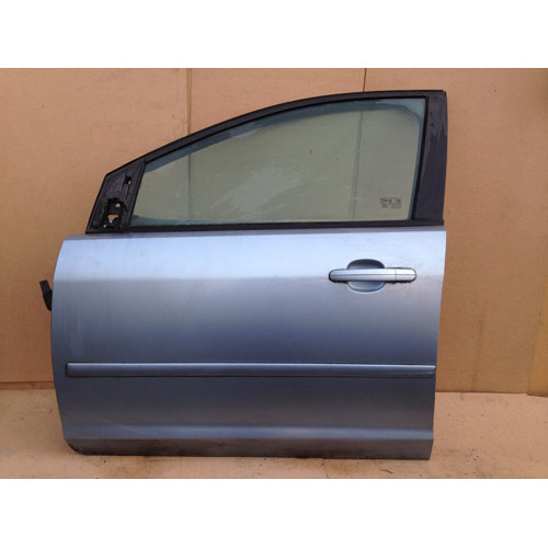 Двері передні ліві комплектні Ford Focus 2 2005- 1505704