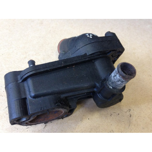 Корпус термостата C8WOAZ4Q8594 1,8 TDCI Форд Фокус 2 Ford Focus 2