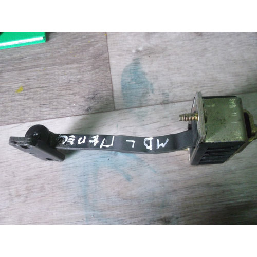 Обмежувач передніх дверей R/L Mercedes-Benz E-class W211 2002-2009 A2117200116