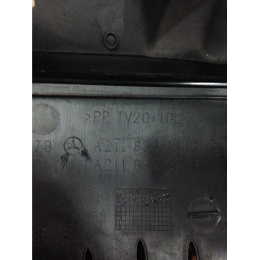 Пластик A2118300813 Мерседес Бенц E-class W211
