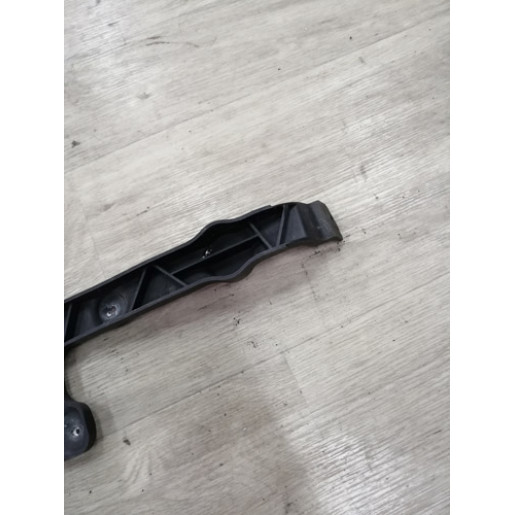 Направляюча заднього бампера права 13283141 Опель Астра Opel Astra J 2010-2015